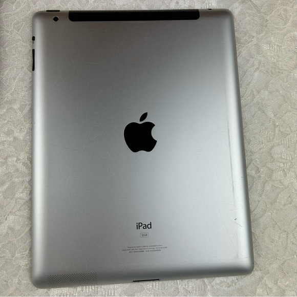 iPad 2nd Generation 32GB Tablet 9.7" Screen with Brookstone Keyboard and Case - Picture 6 of 17